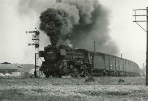 高崎町を走る蒸気機関車