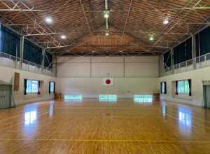 上富吉地区体育館内観