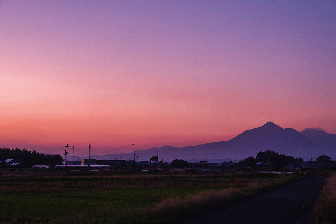 夕暮れの霧島山