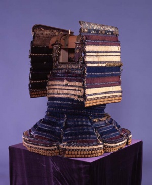 紺糸縅紫白肩裾胴丸大袖付