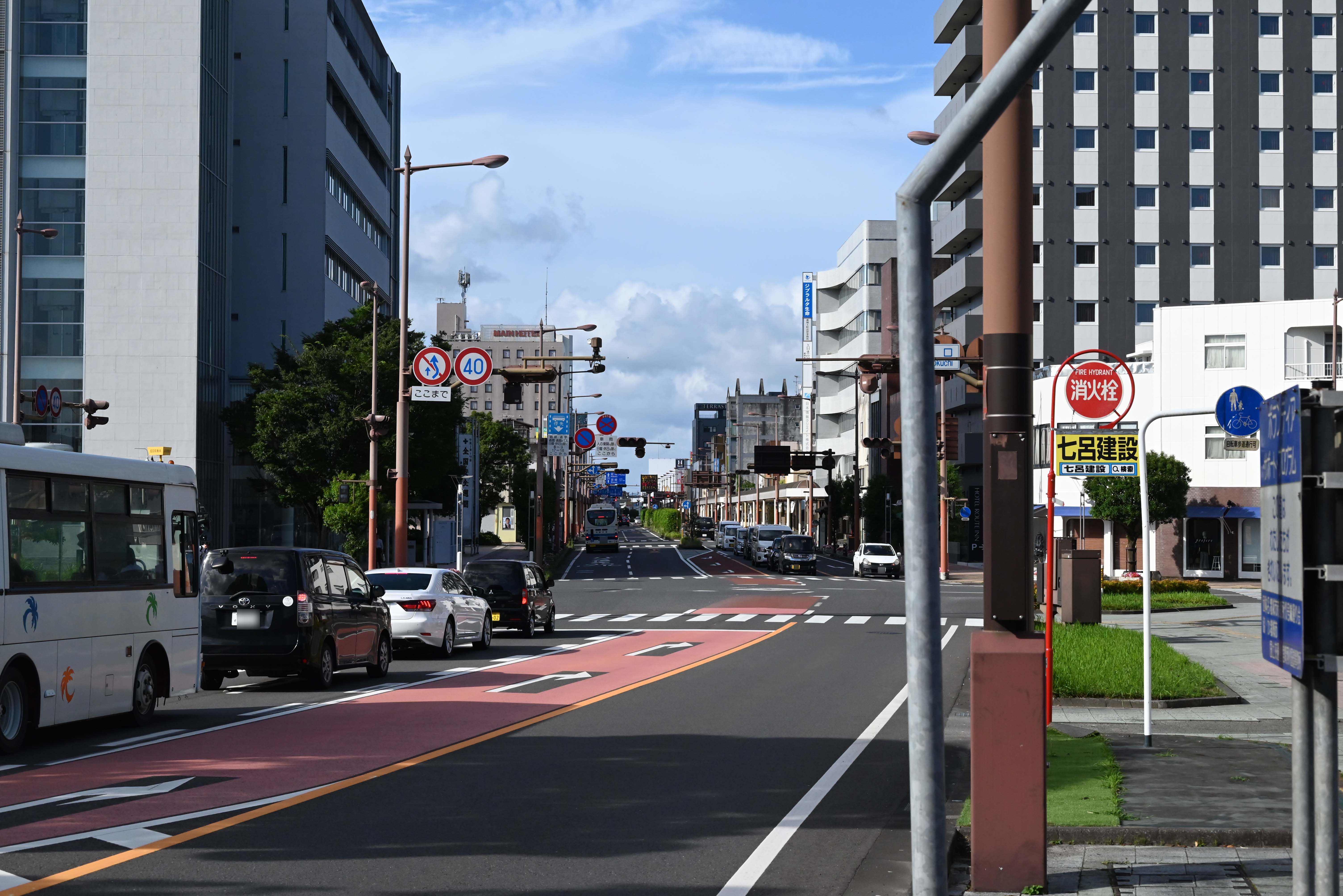 市役所方面からみた広口交差点-1枚目-