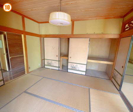  6帖和室03　カット01 壁全面が収納です。