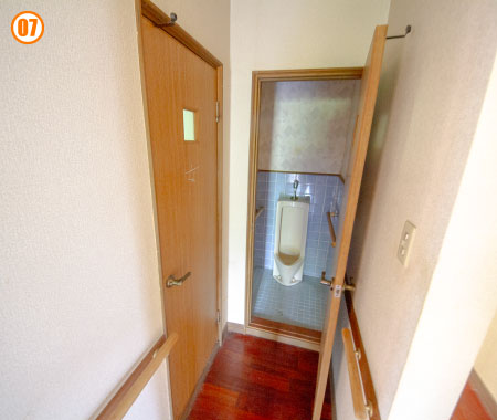  トイレ　カット02 男性用は別にあります。