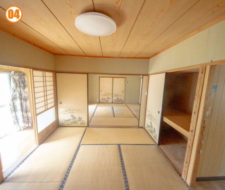 6帖和室　カット02 少し変則的な間取りですね。こちらは収納あります。