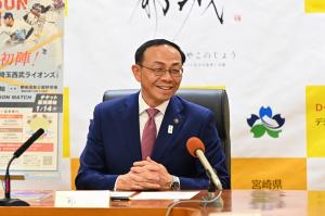 記者会見市長写真