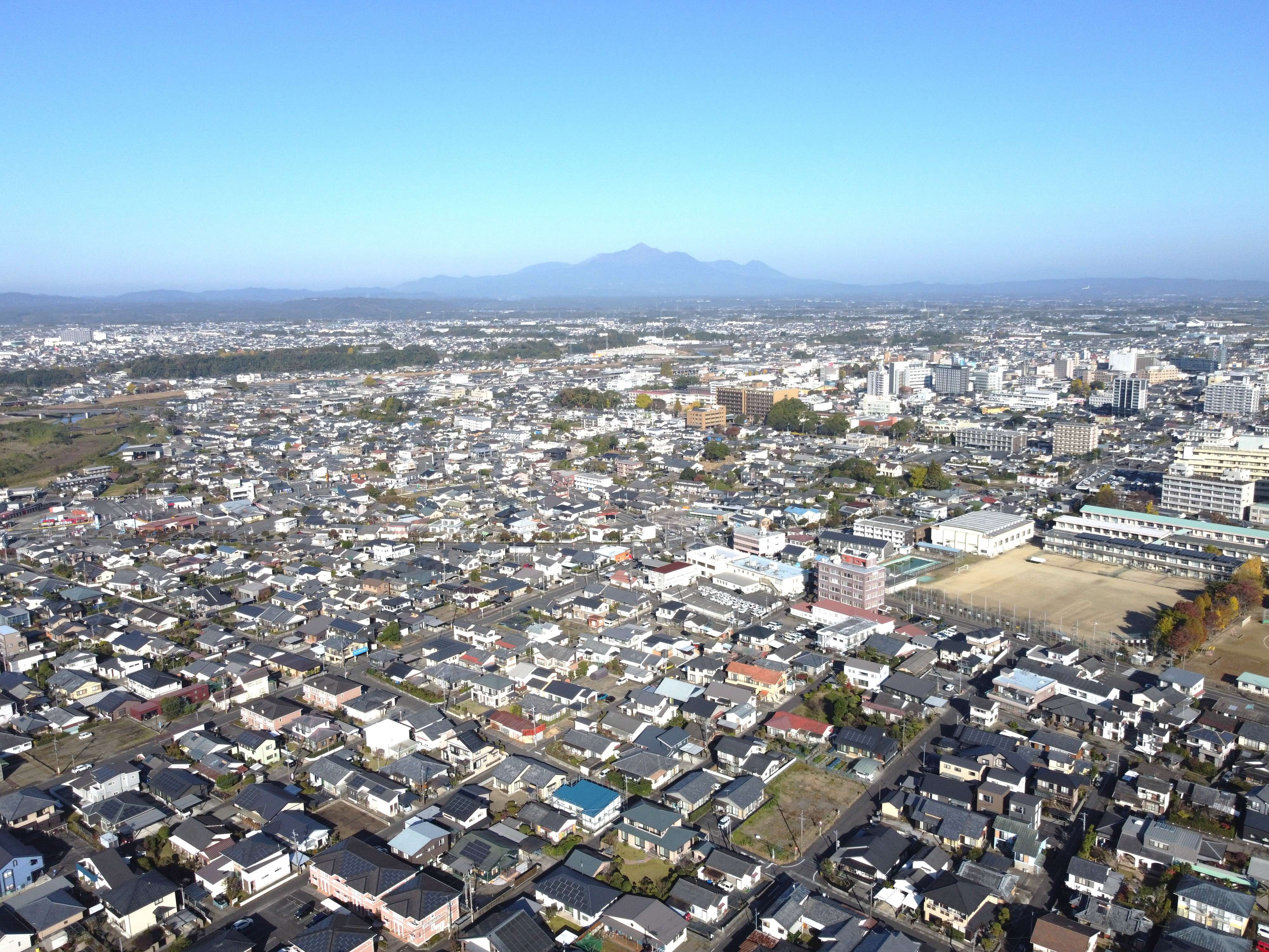 上空からみた市街地と霧島-2枚目-