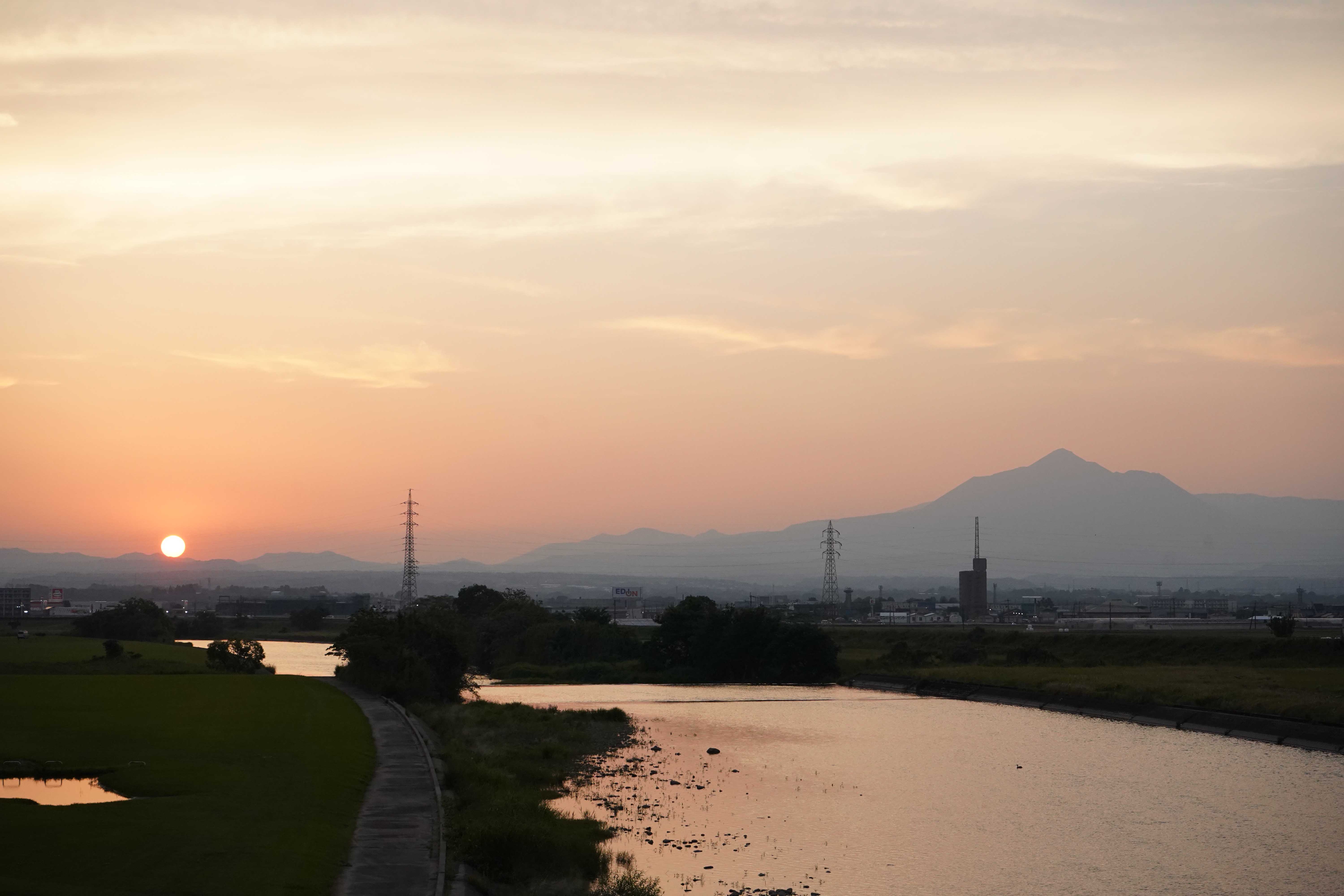 夕陽と霧島山（東郡元橋）