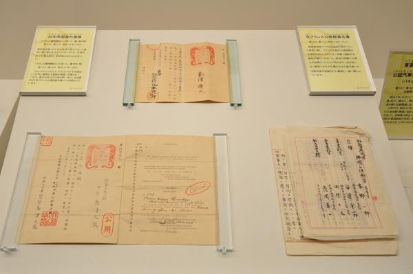 画像の左下・中央が、日本帝国海外旅券