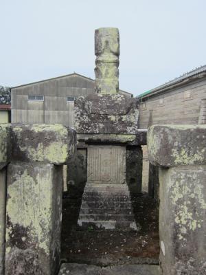 北郷知久の墓（釣こう院跡）