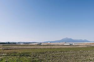 都城志布志道路と霧島山