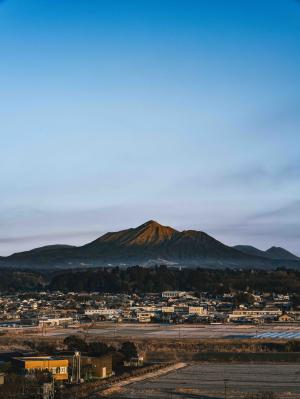 庄内の街並みと霧島山-2枚目-