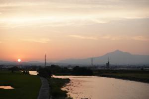 夕陽と霧島山(東郡元橋)